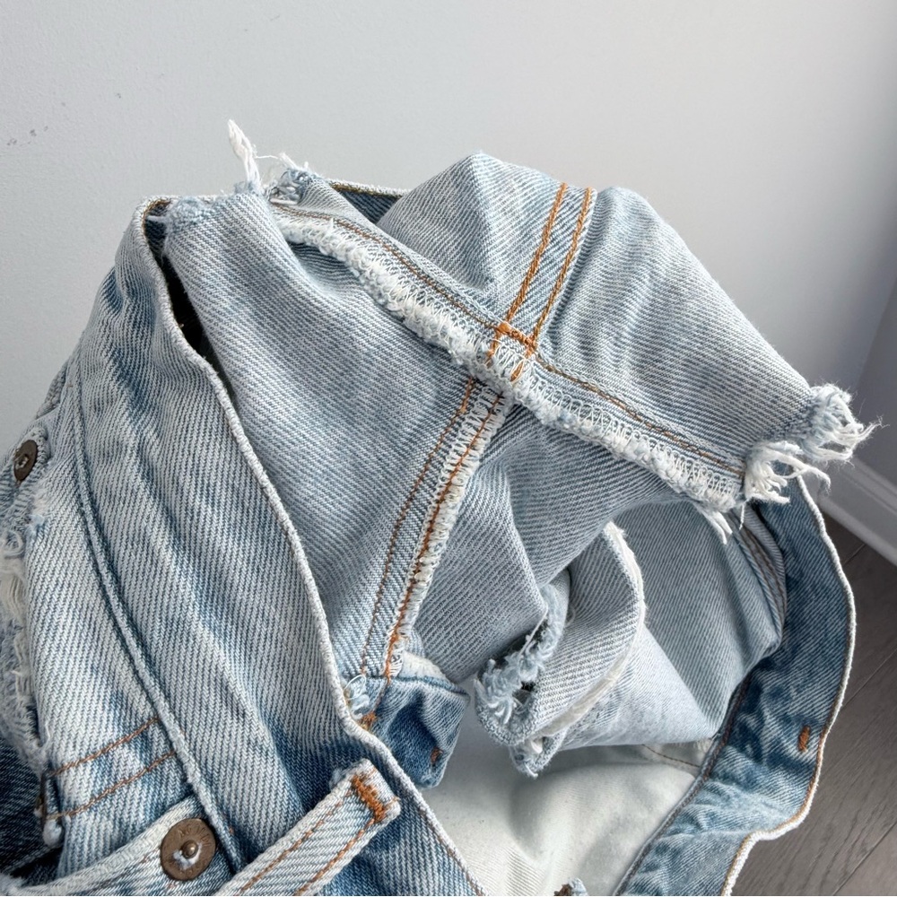 AGOLDE Parker Vintage Cut Off Short in Swapmeet Size 26 Distressed Light Wash - Picture 13 of 16